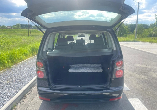 Volkswagen Touran cena 24000 przebieg: 287000, rok produkcji 2010 z Września małe 379